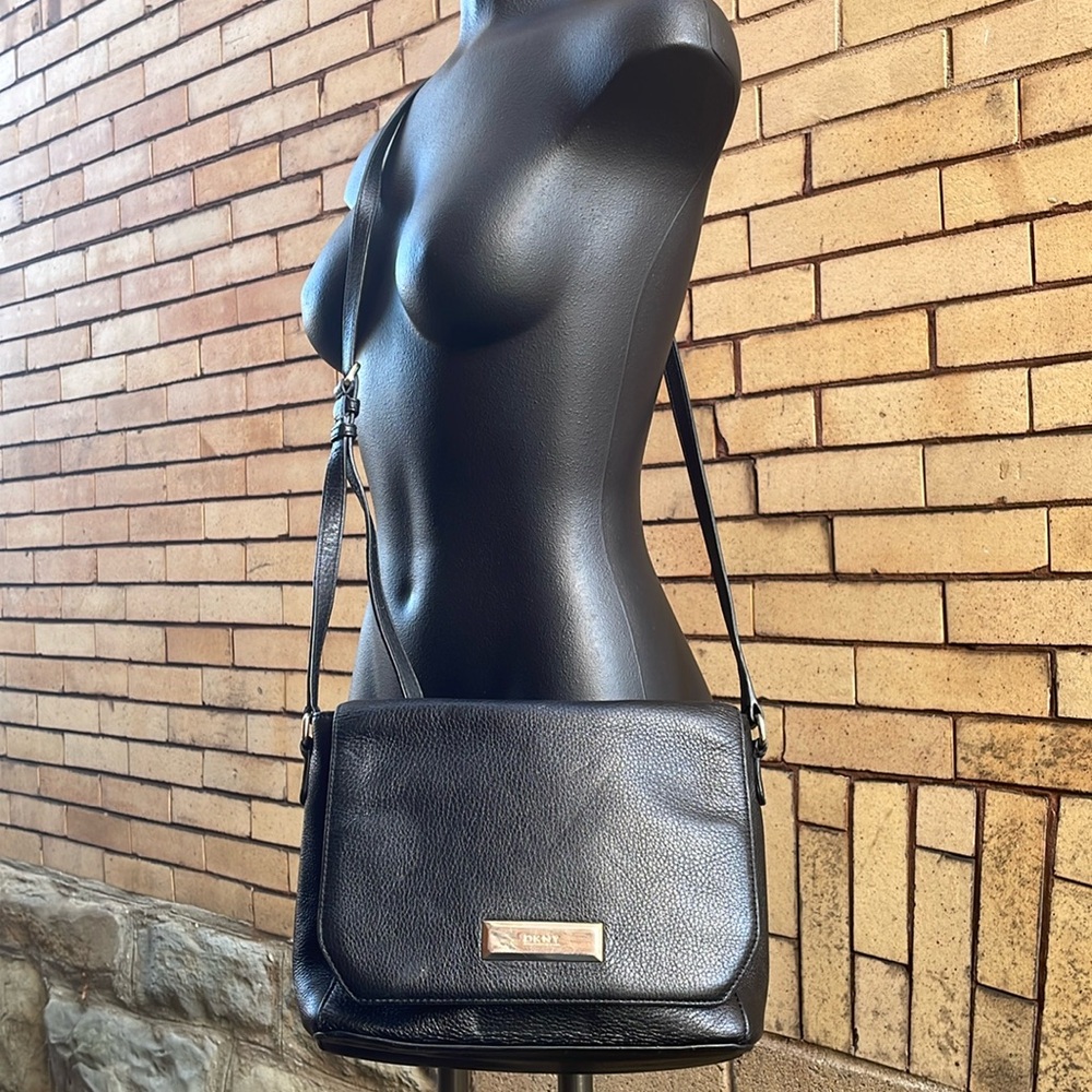 Y2k DKNY Black Pebbled Leather Adjustable Crossbody Bag